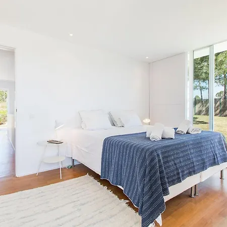 Sleeps 12 With Pool And Wifi * Torroes