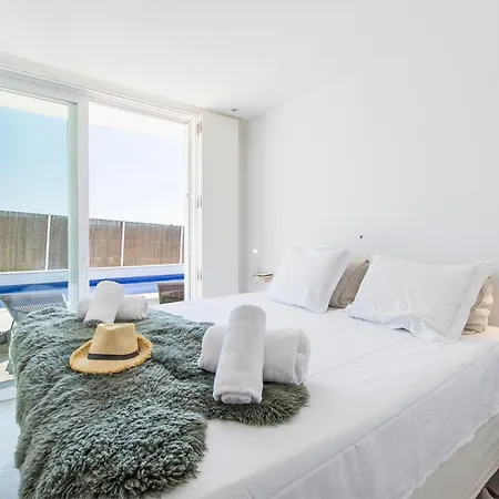 Villa Sleeps 12 With Pool And Wifi