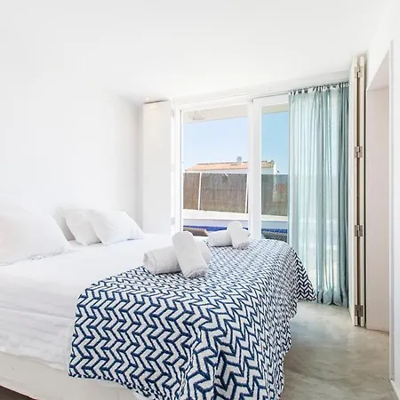 Villa Sleeps 12 With Pool And Wifi *